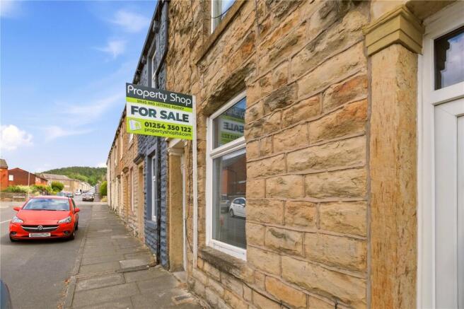2 bed property, in Water Street, £100,000