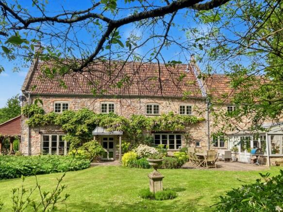 7 bed property, in Rural hamlet, £2,200,000