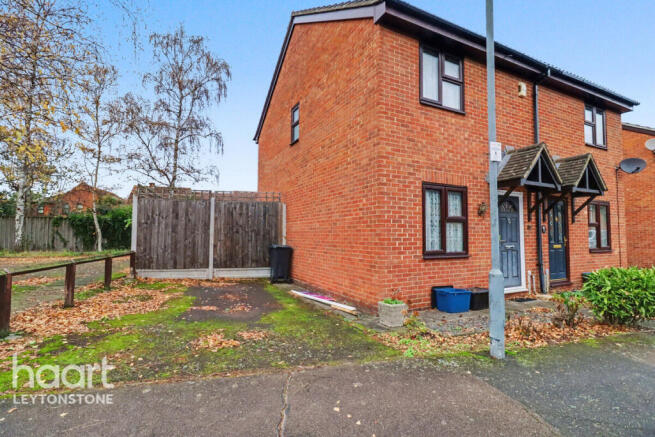 2 bed property, in Osprey Close, £500,000