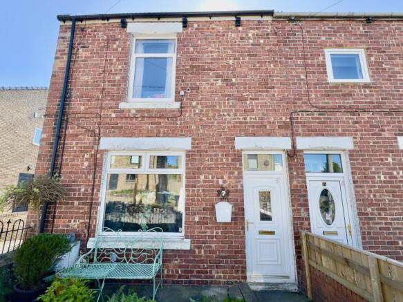 2 bed property, in Hill Terrace, £70,000
