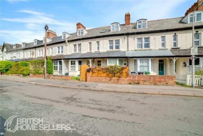1 bed property, in Craven Road, £155,000