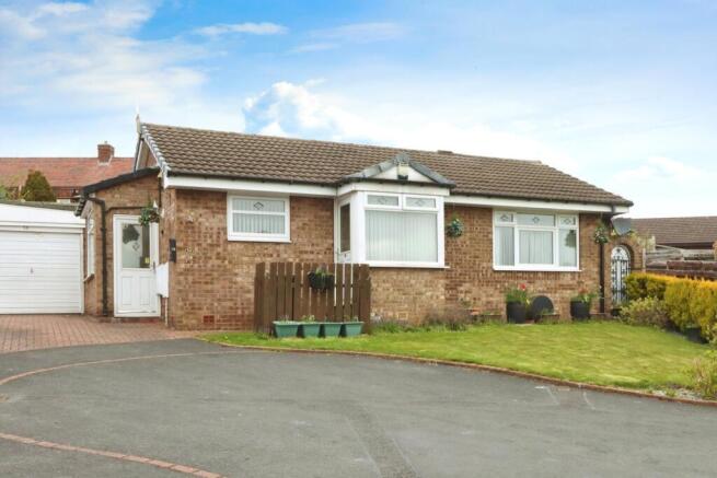 2 bed property, in Brookside Close, £160,000