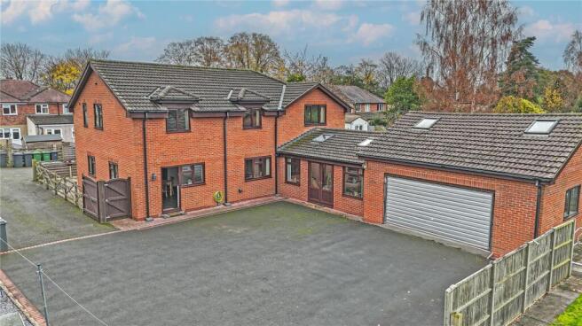 3 bed property, in Birmingham Road, £649,950