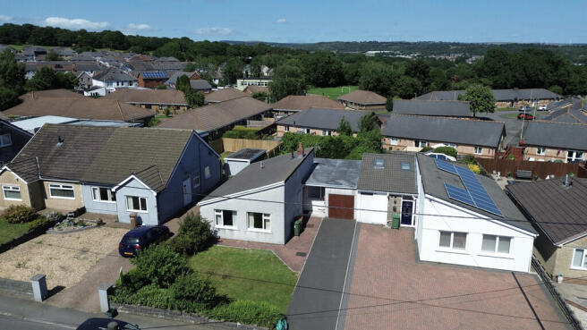 3 bed property, in Hengoed Road, £239,995
