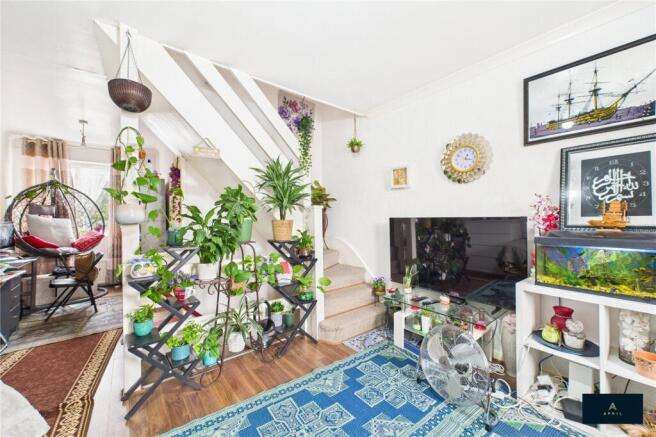 2 bed property, in Dean Street, £550,000