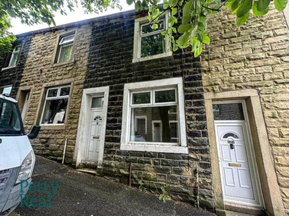 2 bed property, in Clayton Street, £55,000