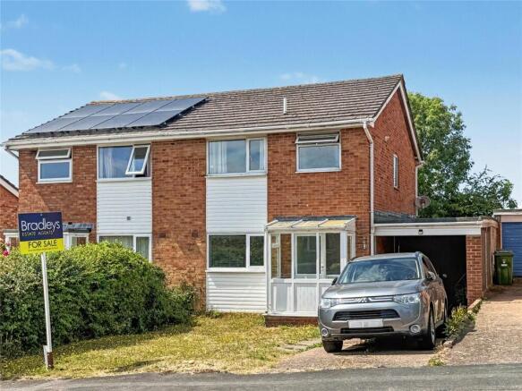 3 bed property, in Lime Grove, £325,000