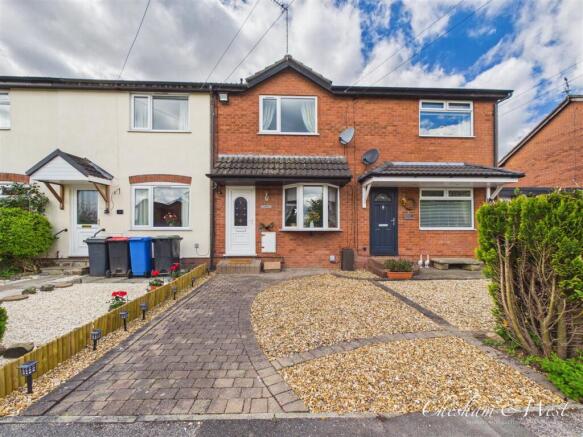2 bed property, in Lancaster Avenue, £175,000