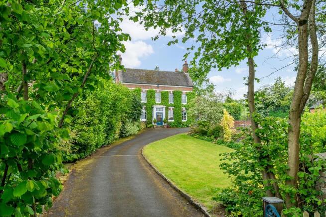 7 bed property, in Great Moor Road, £1,750,000