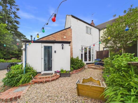 2 bed property, in Skinners Lane, £295,000