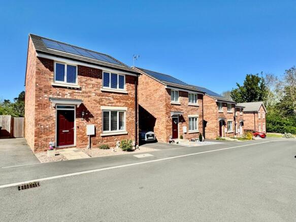 4 bed property, in Swallow Drive, £360,000