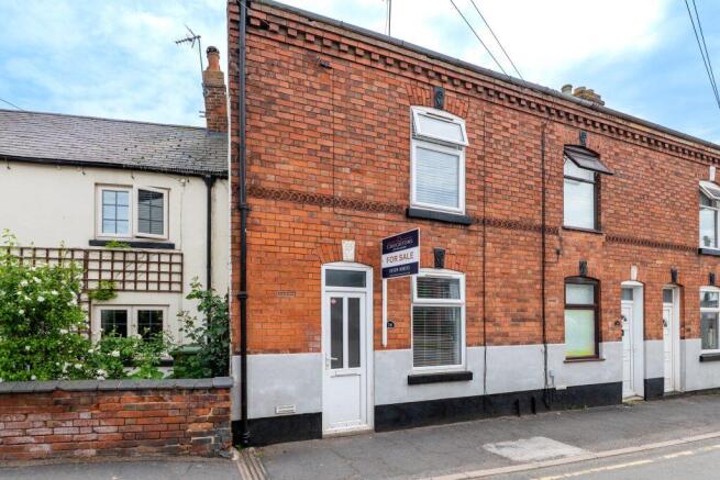 2 bed property, in Seagrave Road, £149,950