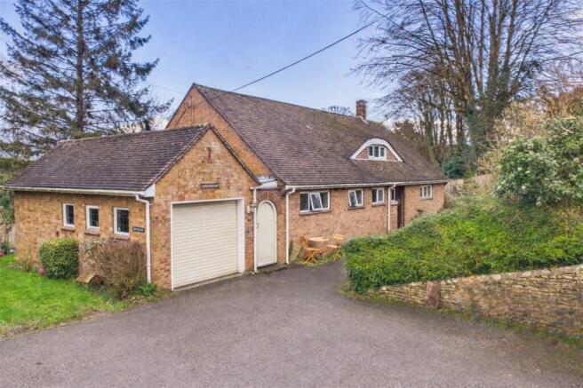 4 bed property, in Canal Hill, £395,000