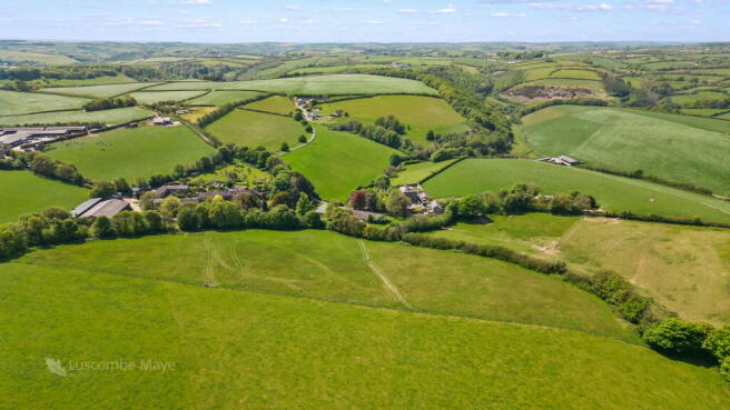 7 bed property, in Woodleigh, £1,375,000