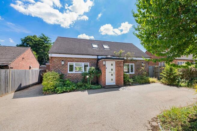 5 bed property, in Dryden Way, £875,000