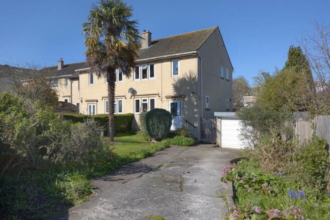 3 bed property, in Worcester Park, £530,000
