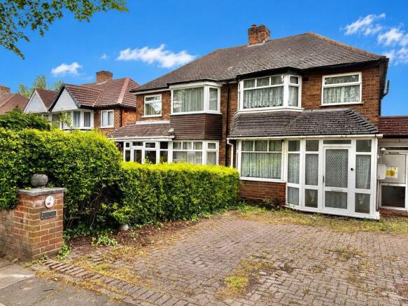 3 bed property, in Fowlmere Road, £190,000