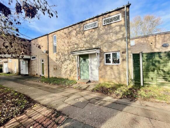 2 bed property, in Holdfield, £175,000