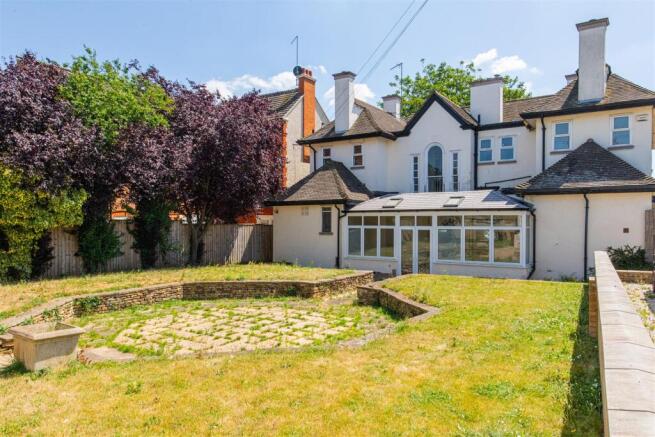 6 bed property, in Park Avenue North, £990,000