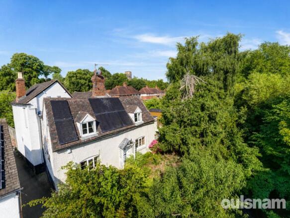 2 bed property, in Vines Lane, £150,000