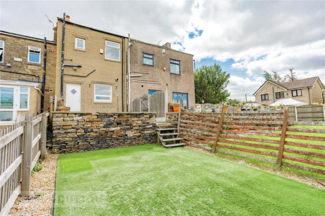 2 bed property, in Under Lane, £240,000