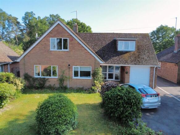 3 bed property, in Essex Street, £650,000