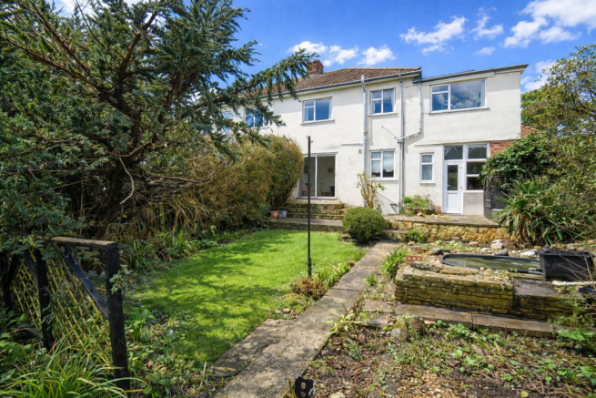 5 bed property, in Great Potential On Kelston Road, £475,000