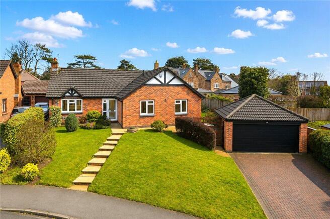 3 bed property, in Kirkby Avenue, £499,500