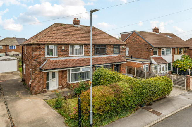 3 bed property, in Peckover Drive, £235,000