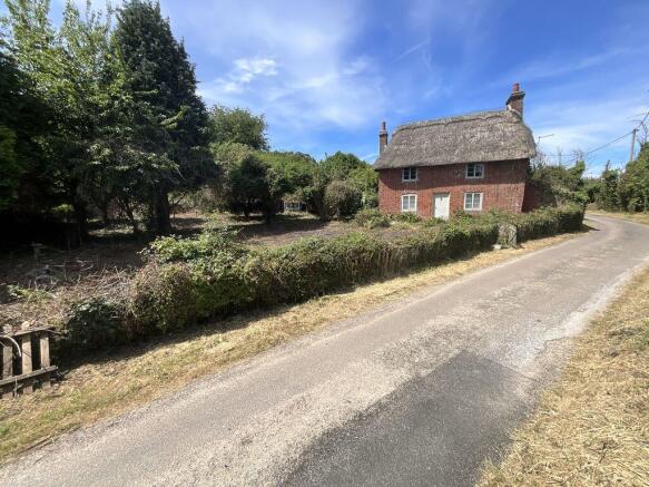 2 bed property, in Sopley Village, £425,000