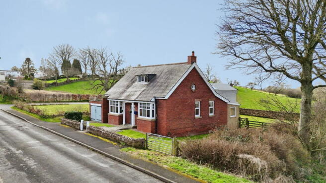 4 bed property, in Iona, £440,000