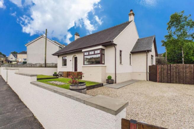 4 bed property, in Main Street, £290,000
