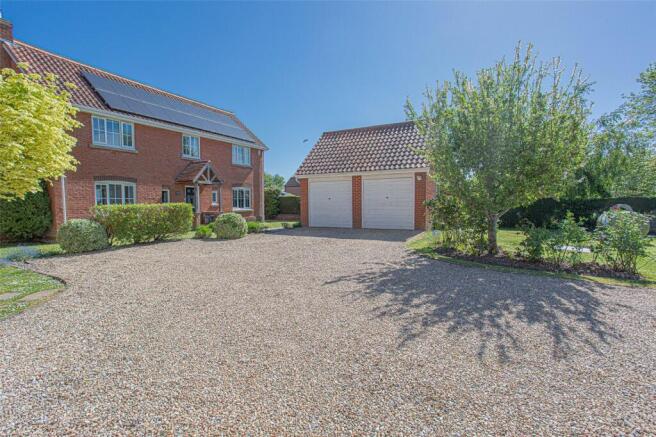4 bed property, in Stathe Road, £585,000