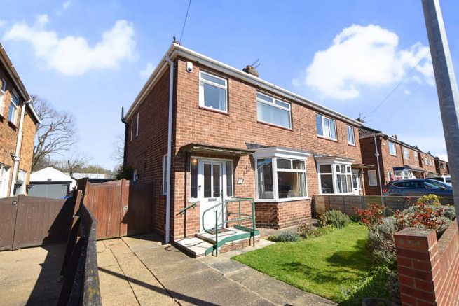 3 bed property, in Westhill Road, £135,000