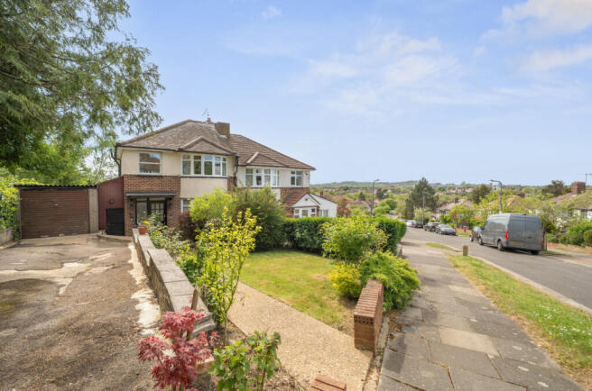 3 bed property, in Uxendon Hill, £675,000