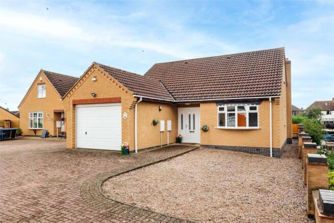 4 bed property, in Coppice Court, £375,000
