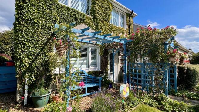 4 bed property, in Harlech, £330,000