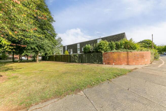 4 bed property, in Rowanberry Road, £170,000