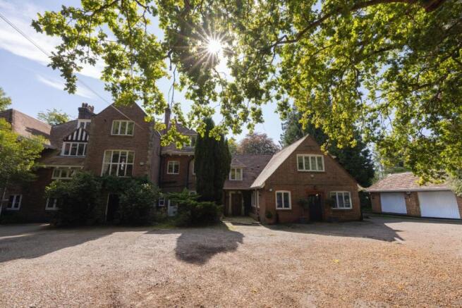 6 bed property, in Edenbridge Road, £1,500,000