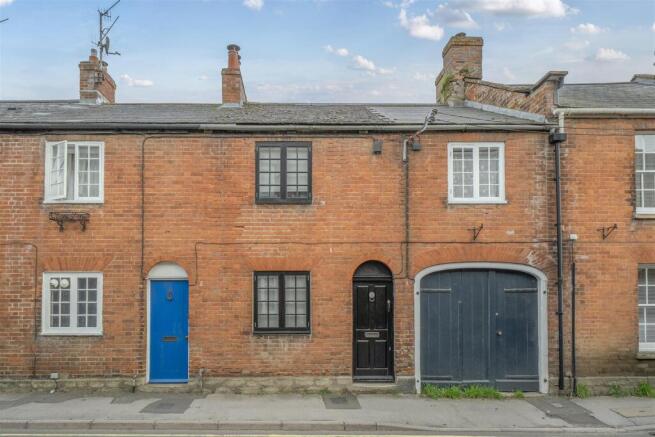 2 bed property, in North Allington, £280,000