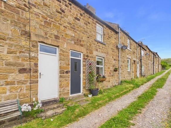 2 bed property, in Florence Terrace, £250,000