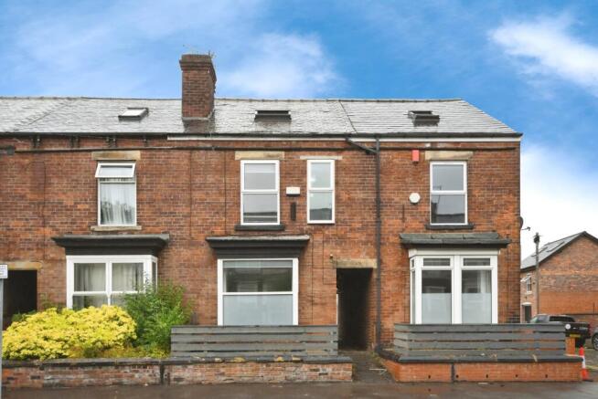 6 bed property, in Charlotte Road, £290,000
