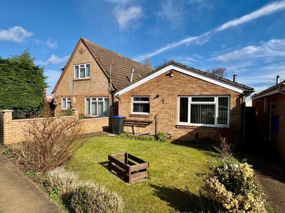 2 bed property, in Kettering Road North, £289,995