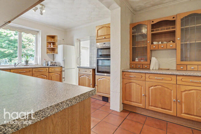 2 bed property, in Tiverton Avenue, £500,000