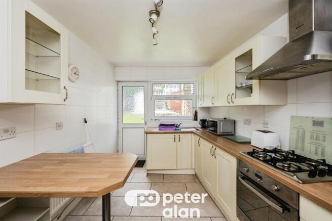 2 bed property, in Terrace Road, £135,000