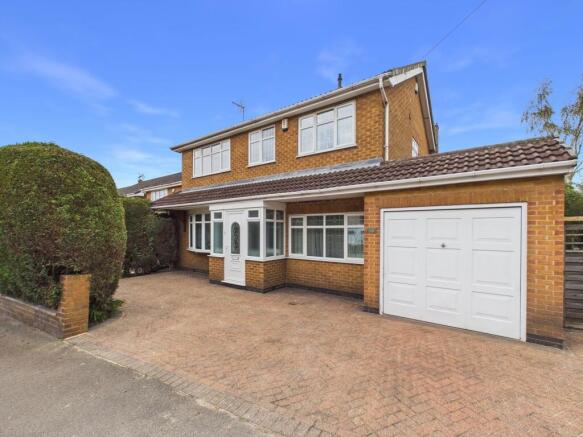 4 bed property, in Cross Street, £360,000