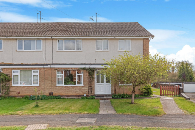 2 bed property, in Greenhill Road, £175,000