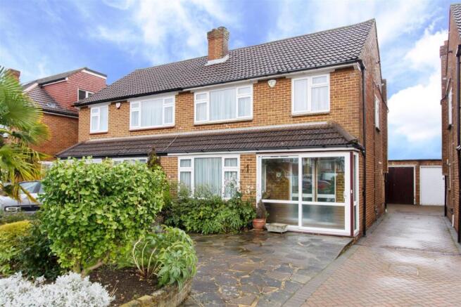 4 bed property, in Edinburgh Drive, £650,000
