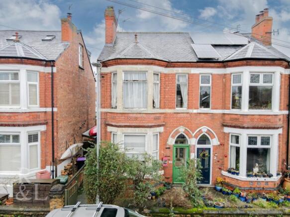 4 bed property, in Fleeman Grove, £400,000