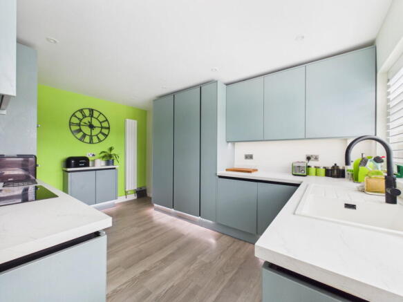 4 bed property, in Rochester Road, £425,000